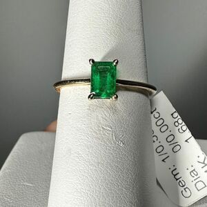 NWT .59ct genuine emerald solitaire in 14k yellow gold ring!